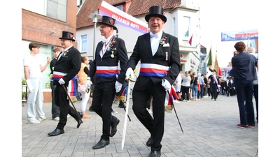 Die Stadthäger konnten ihr Schützenfest ohne Gewitter bei sommerlichen Temperaturen feiern.  (Foto: bb)