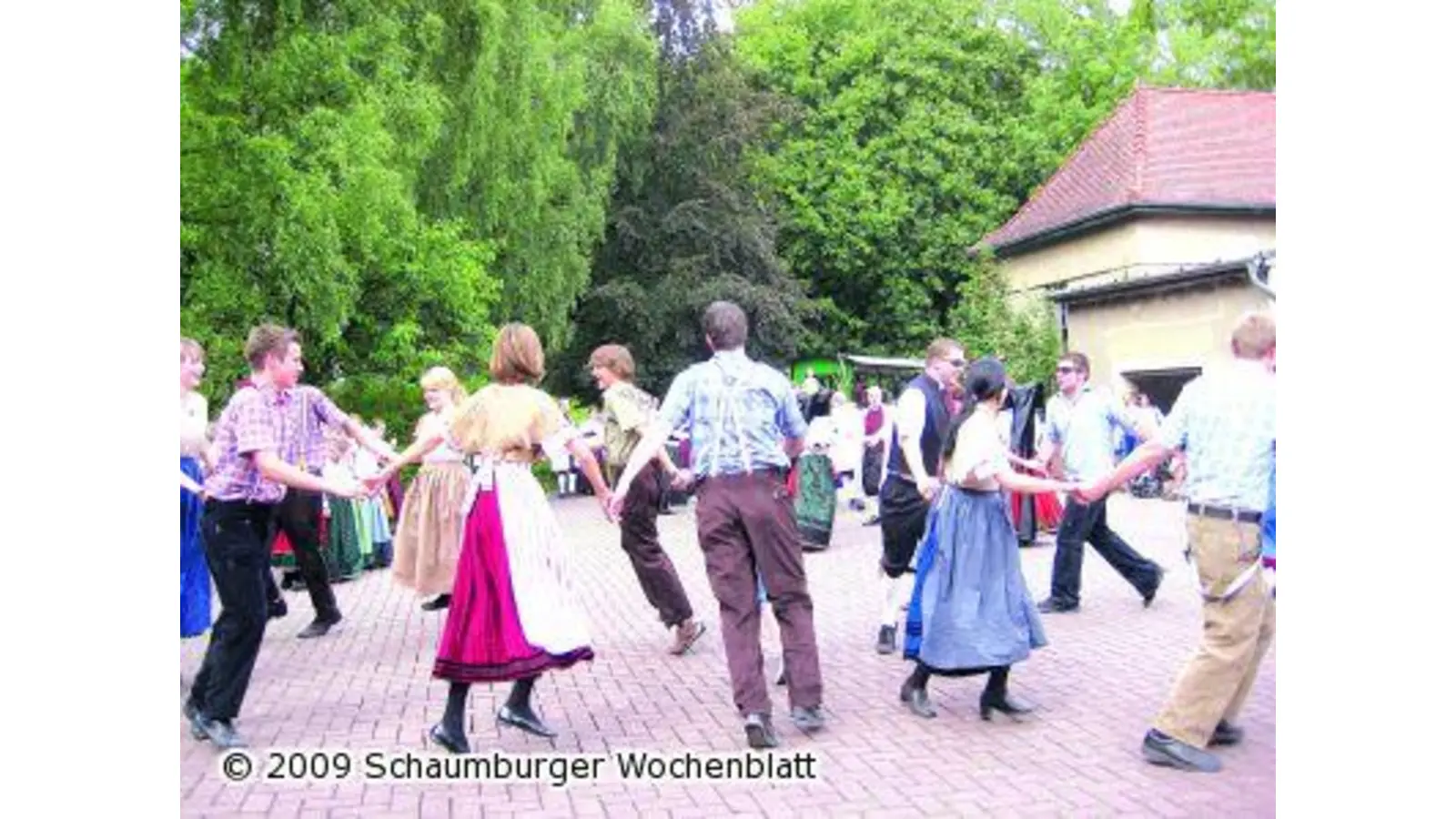Erntewagen besuchen Kreisaltenzentrum (Foto: pp)