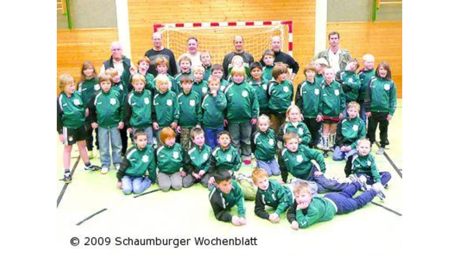 Förderverein sponsort Trainingsanzüge (Foto: ste)