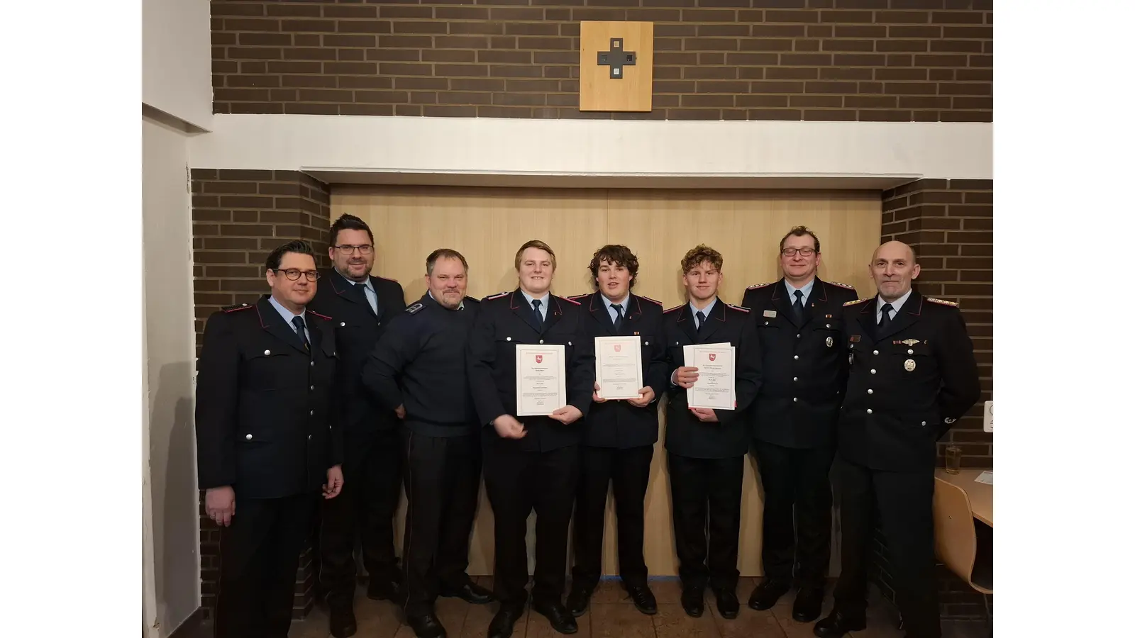 Bürgermeister Wohlgemuth, Ortsbrandmeister Eichhorn, Zu Hauptfeuerwehrmännern Michael Speer und Dorian Meier, zu Feuerwehrmännern Jannis Hoffmann und Ephraim Weichert, stv. Ortsbrandmeister Weißer, Stadtbrandmeister Liese. (Foto: privat)