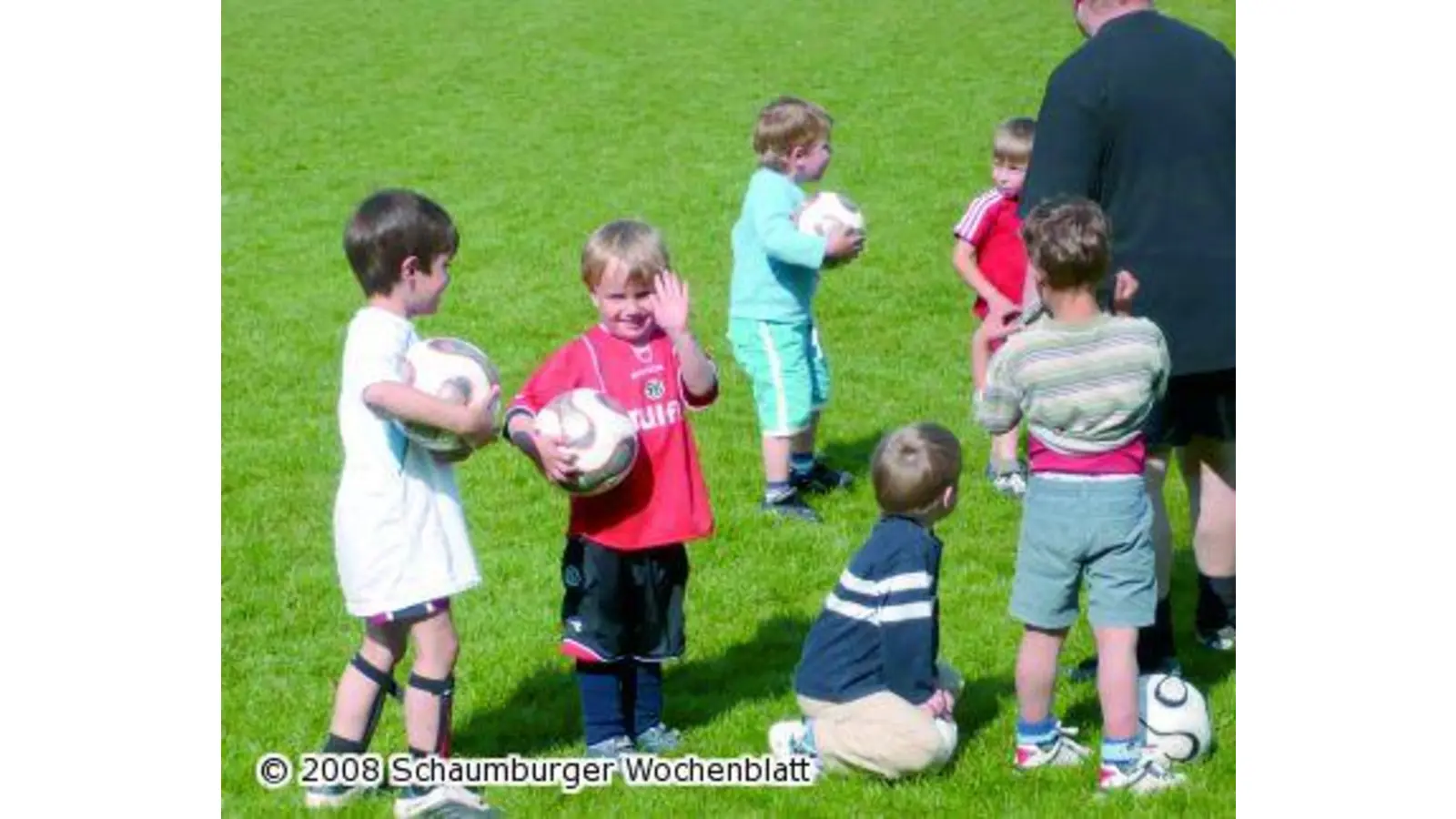 Bambinis spielen Fußball (Foto: red)