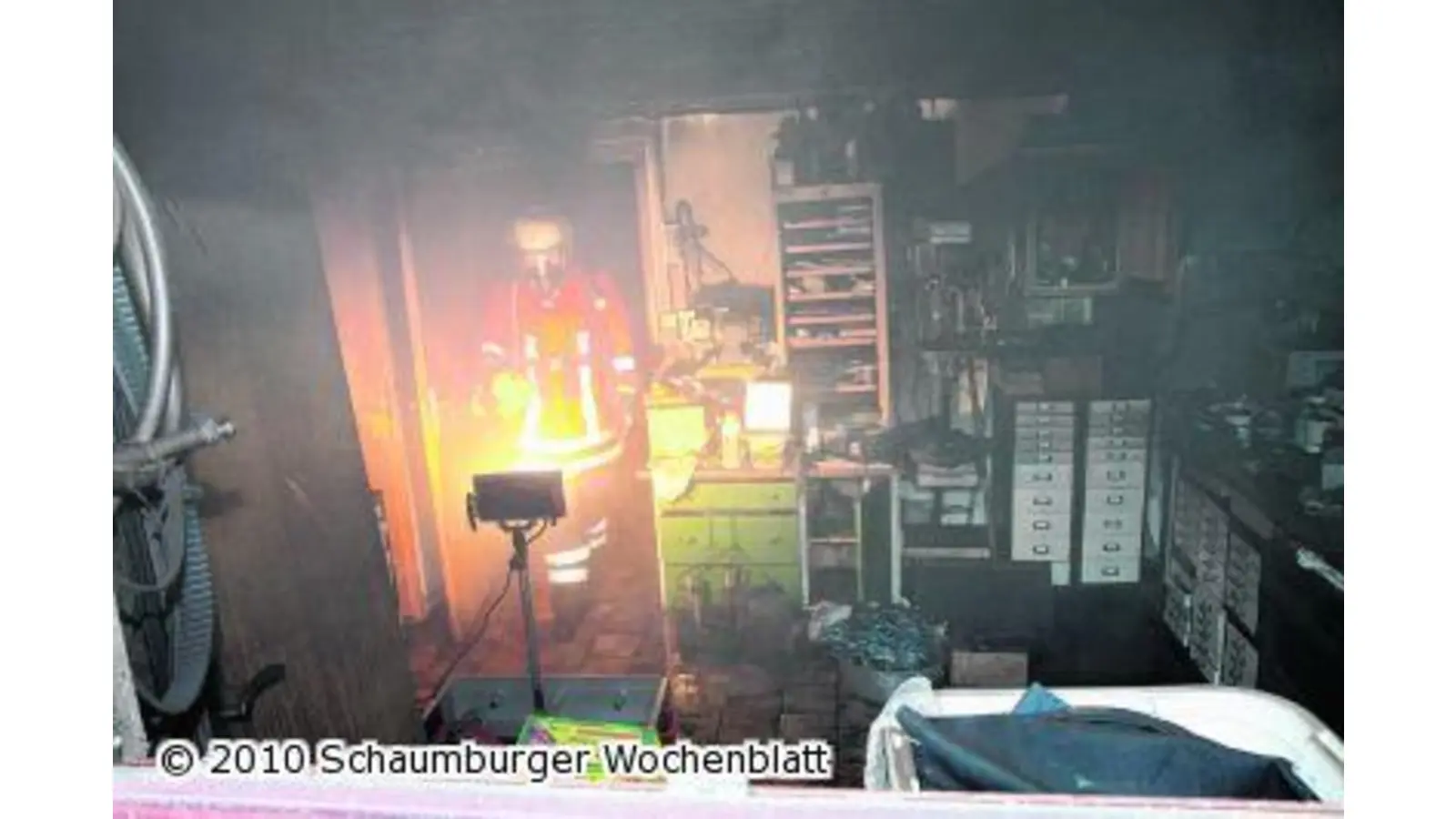 Feuerwehr rettet zwei Personen nach Brand (Foto: bb)