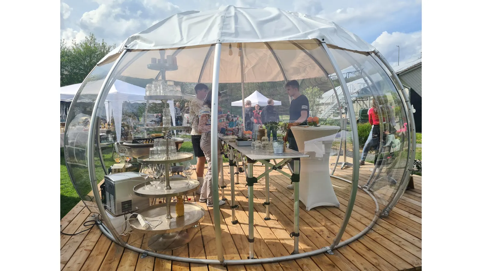 In der Panorama-Kuppel des Parks erwartet die Besucher eine Cocktailbar, (Foto: privat)