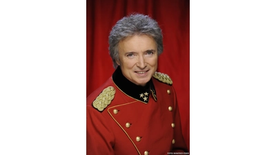 Der Künstler Peter Orloff wird Freitag am Stand des Vereins International Children Help auf der Regionalschau für Austausch und Autogrammwünsche zur Verfügung stehen.  (Foto: Manfred Esser)