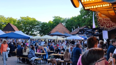 Im Scheunenviertel: Das Weinfest in Steinhude. (Foto: privat)