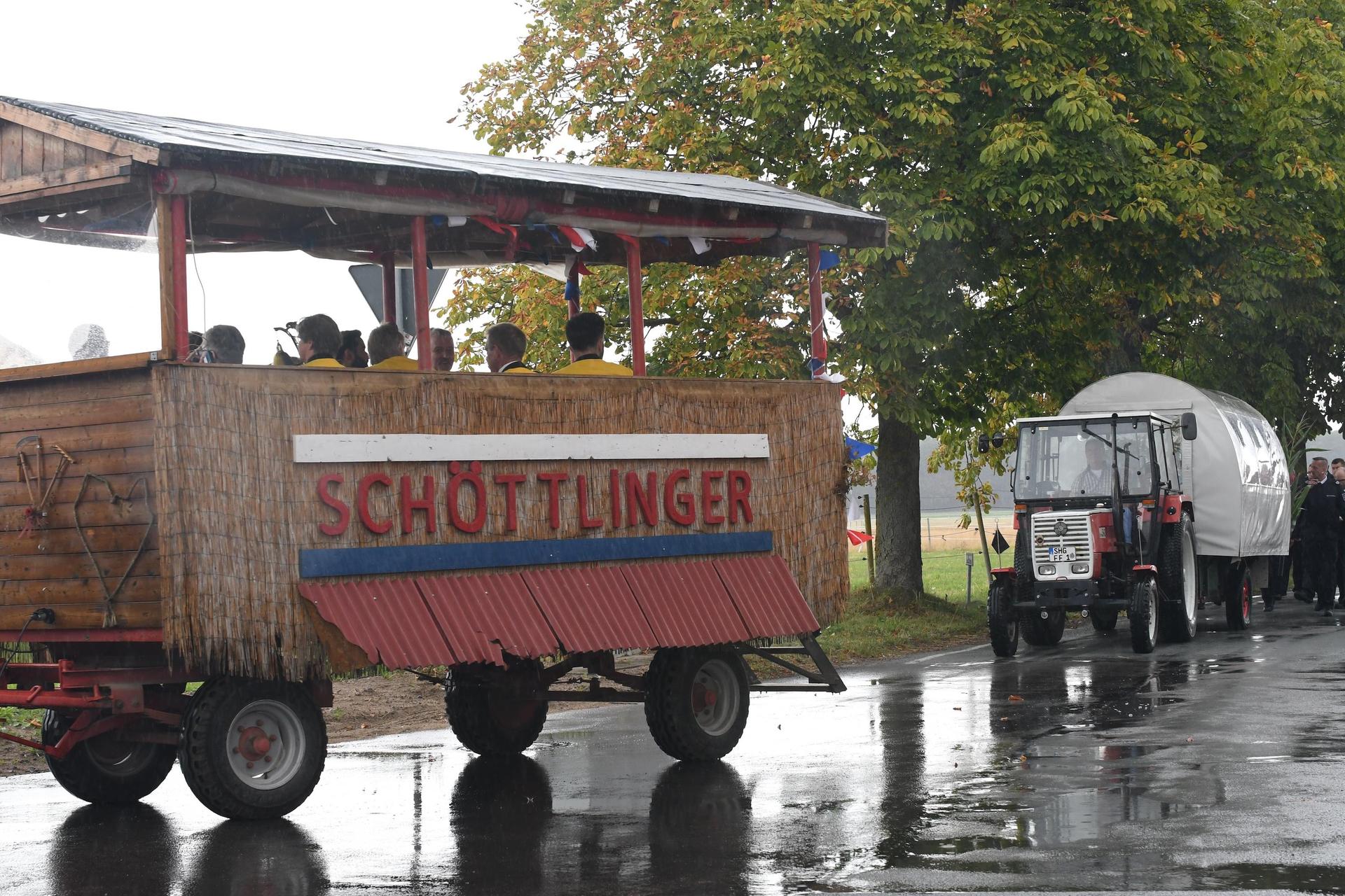 100 Jahre Feuerwehr Lindhorst. (Foto: NADINE DRESSLER)