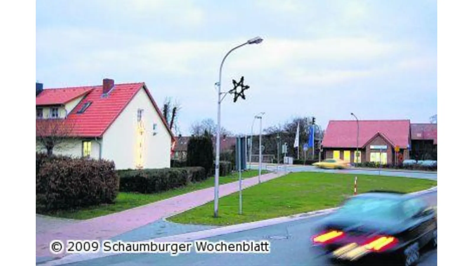 Abrissbagger schaffen mehr Sichtfeld im Kreuzungsbereich (Foto: ste)