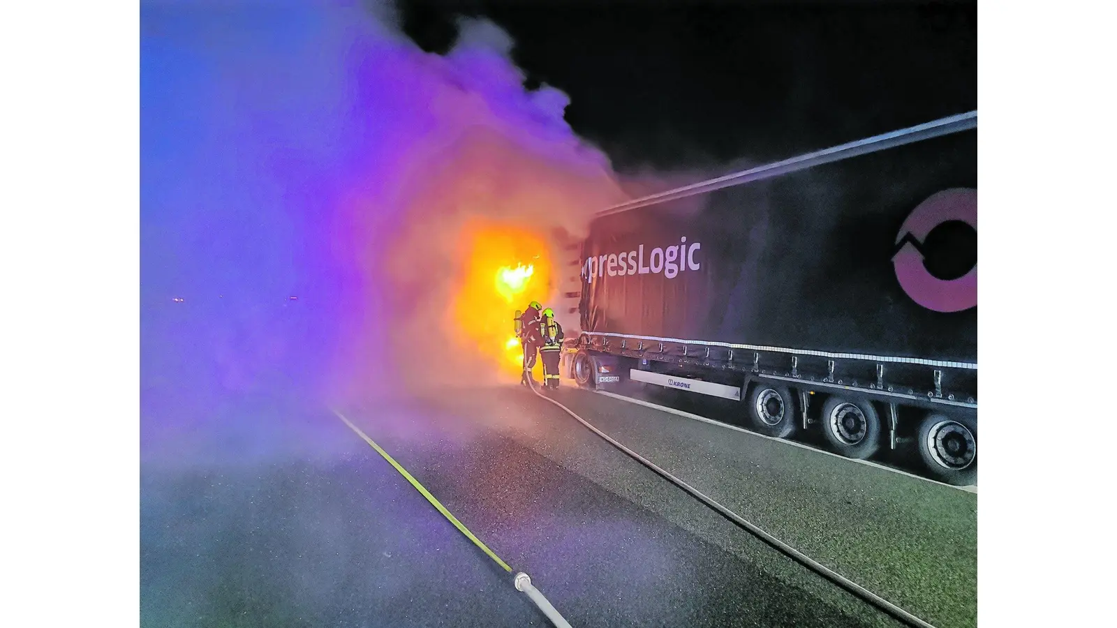 Lkw brennt aus (Foto: cs)