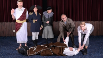 In einem Sanatorium für Personen mit multiplen Persönlichkeiten: Die neue Kriminalkomödie unter der Regie von Martin Bossert. (Foto: vhs Hannover Land)