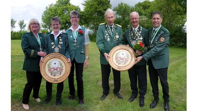 v.li. Karin Groß, Ricarda (Kathi) Peterseil, Bärbel Matthias, Winfried Peterseil, Friedhelm Kuchta, Oliver Matthias. (Foto: G. Berger-Arndt)