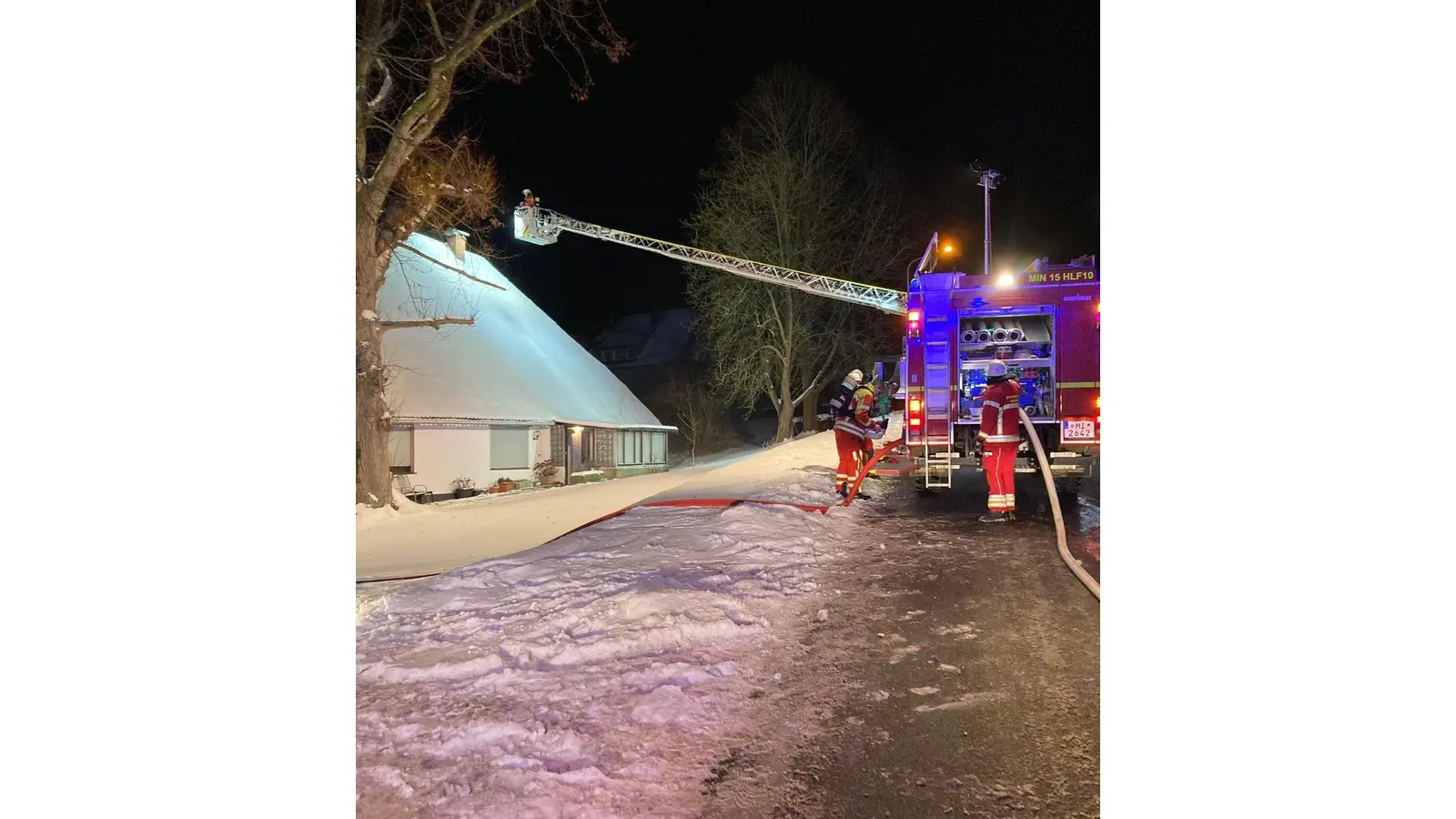 Drehleiter in Bereitstellung. (Foto: privat)