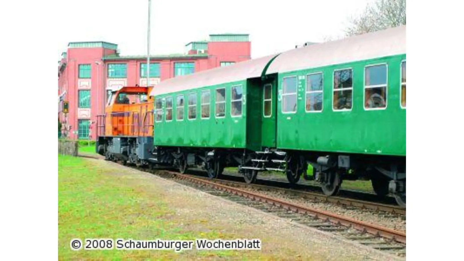 Mit historischer Eisenbahn geht es zum Spargelessen (Foto: red)
