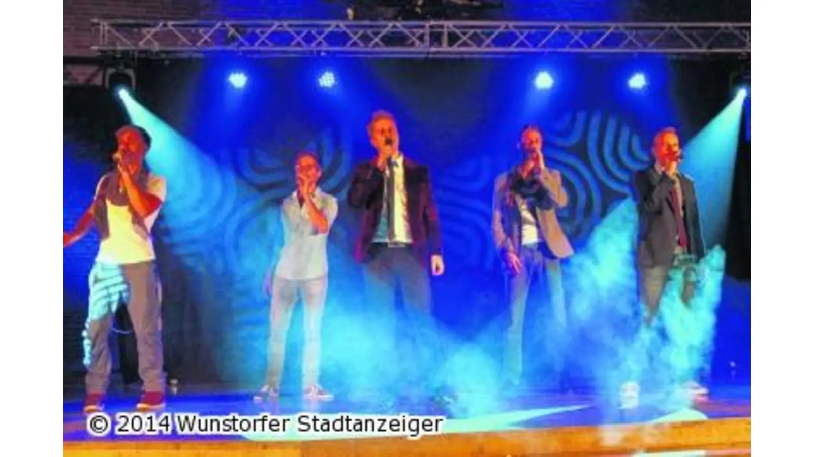 Fünf Jungs krallen sich das Publikum (Foto: tau)