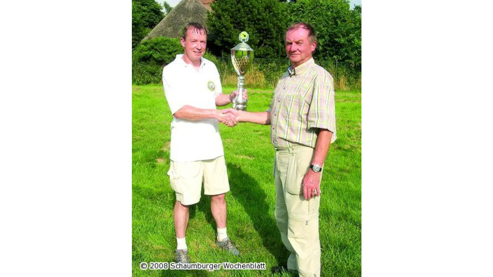 Bogenpokal für Wolfgang Dierßen (Foto: red)