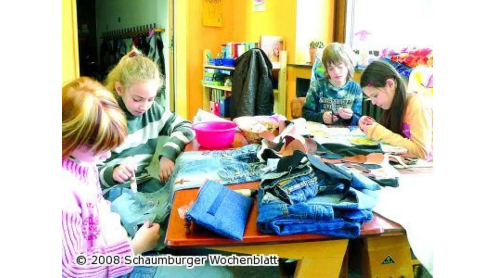 Kreatives mit Farben und Textilien (Foto: al)
