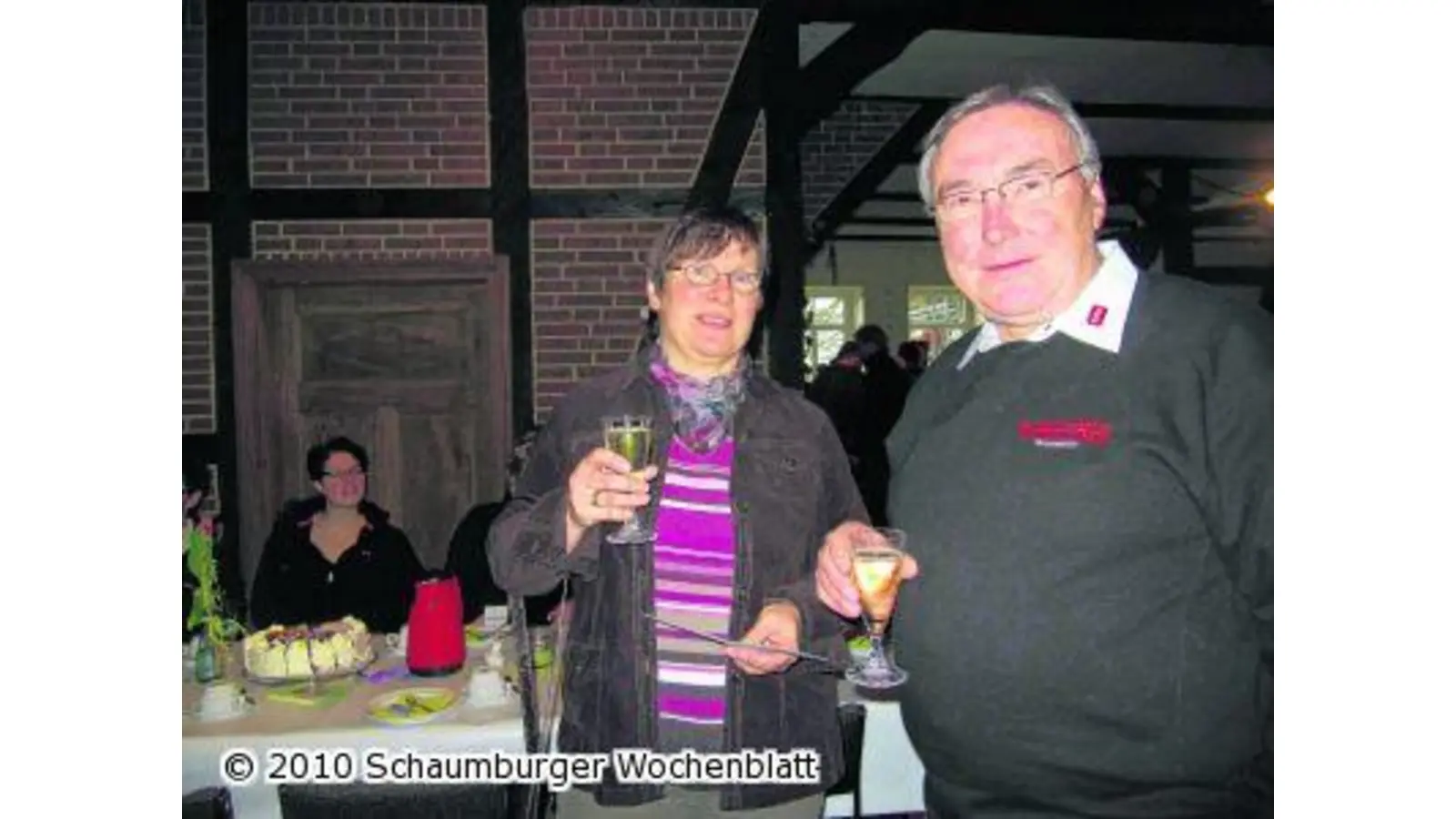 Vehling spendet 2000 Euro an Diakonie (Foto: jl)