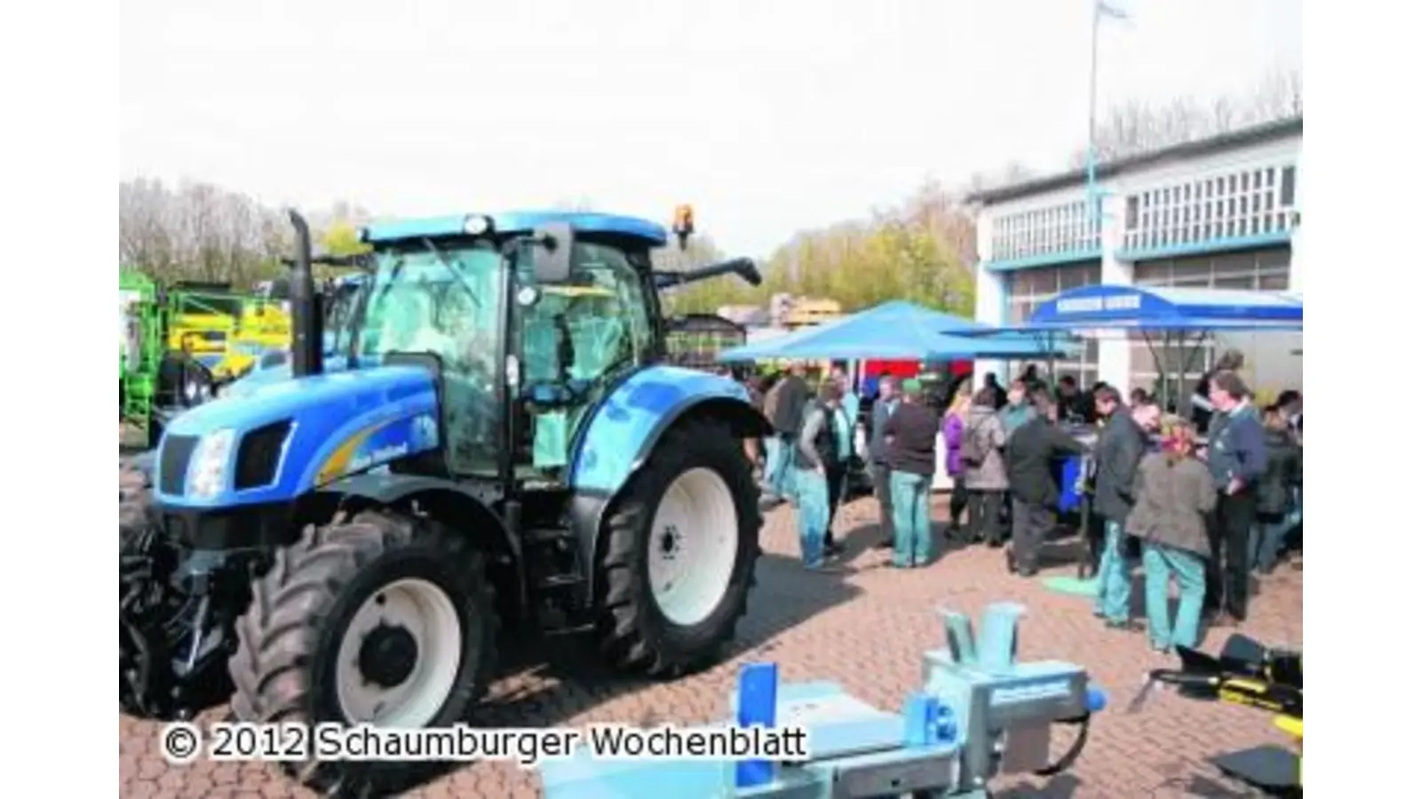Hunderte Gäste besichtigen die ganz großen Fahrzeuge (Foto: bb)