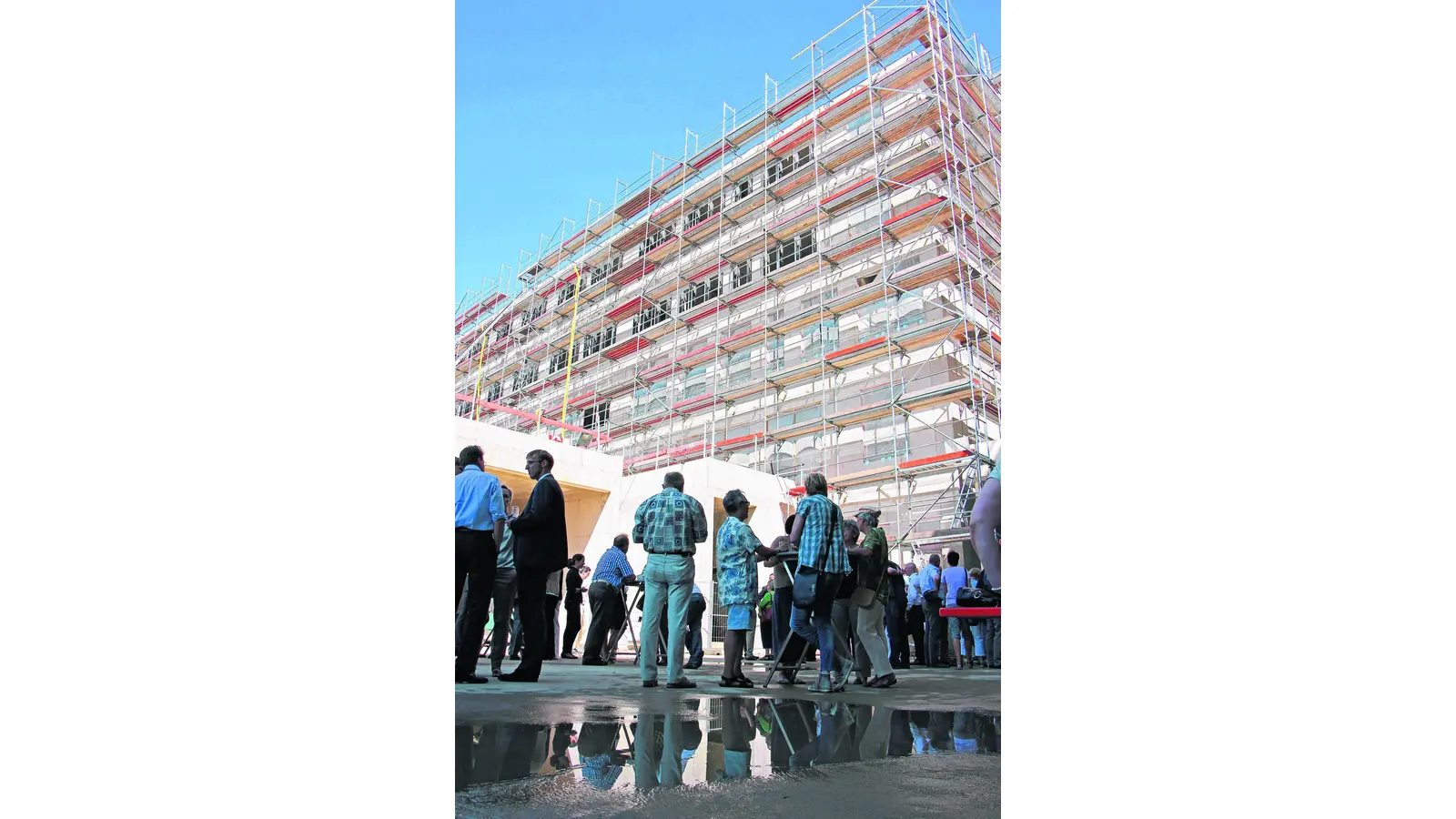 Den fertigen Rohbau feiern (Foto: jl)