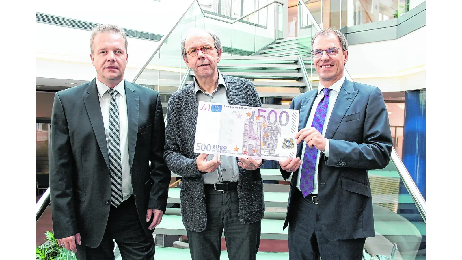 Scheckübergabe an die PLSW (Foto: ds)