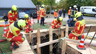 Die Grube muss umfangreich gesichert werden. (Foto: bb)