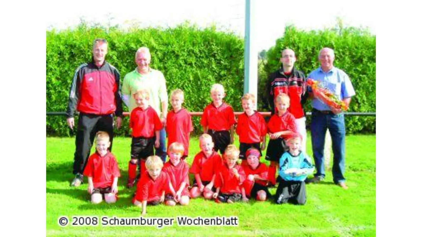 Eine Spende für die kleinsten Fußballer (Foto: red)