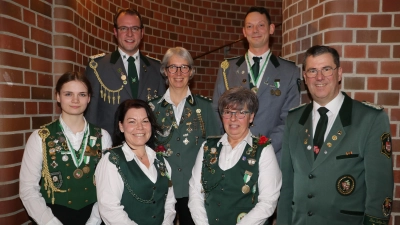 Geehrte Mitglieder (v.li.): Alina Drouvé, Martin Ehlerding, Yvonne Hillmann, Heike Wehrmann, Monika Hühn, Timo Hillmann und KSV-Präsident Harald Niemann. (Foto: gi)