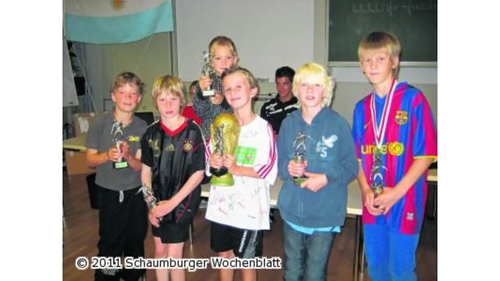 Kicker trainieren in der Sparkassen-Fußballschule (Foto: em)