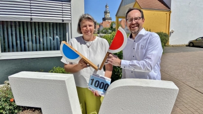Volksbank Regionalleiter Manuel Wiegand versicherte Maike Wagenaar: „Wir werden den Lauf auch künftig unterstützen!“  (Foto: ste)