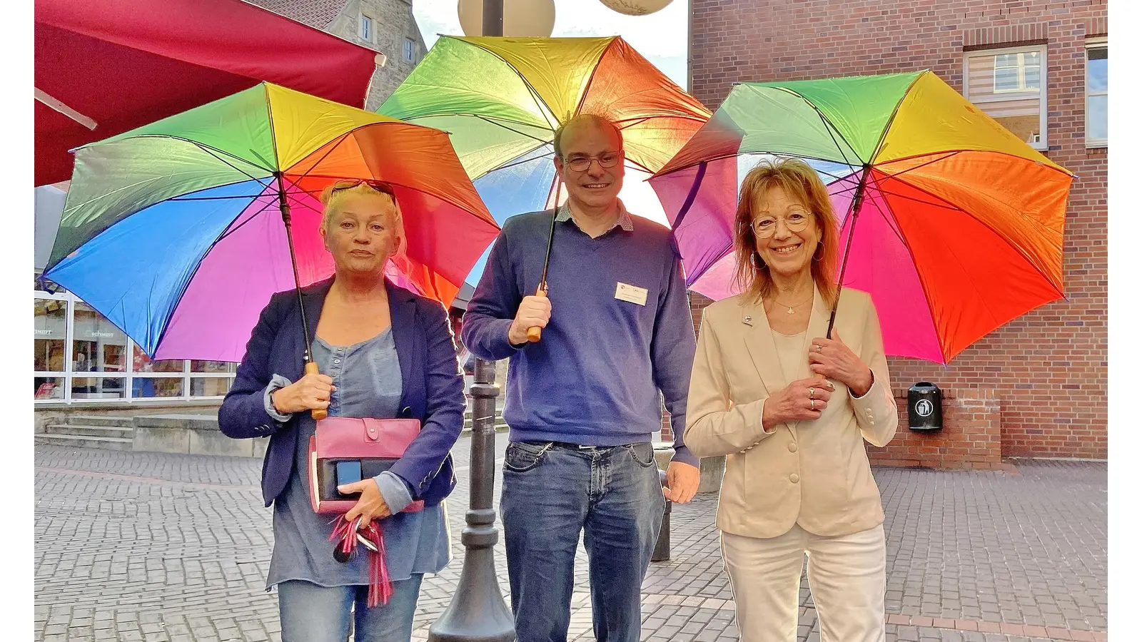 Petra Uhe, Stephan Hartmann und Heidemarie Hanauske sehen den Landkreis Schaumburg in der Flüchtlingsarbeit bestens aufgestellt. (Foto: ste)