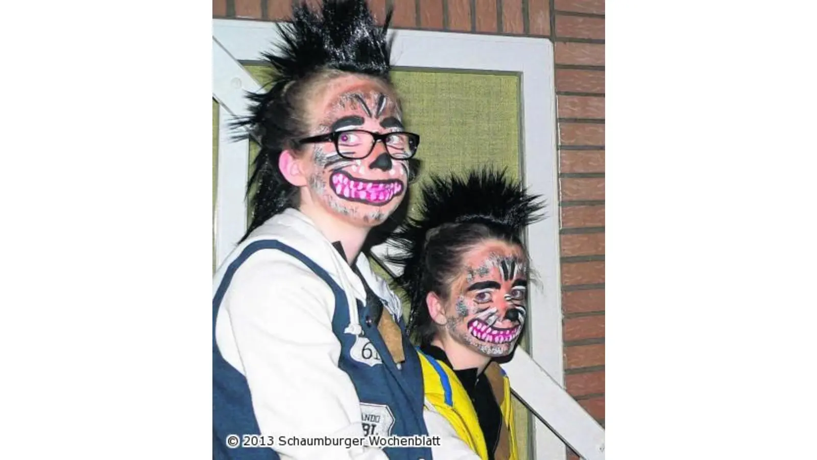 Kunststück beim Apelerner Karneval mit 99 Kindern (Foto: al)