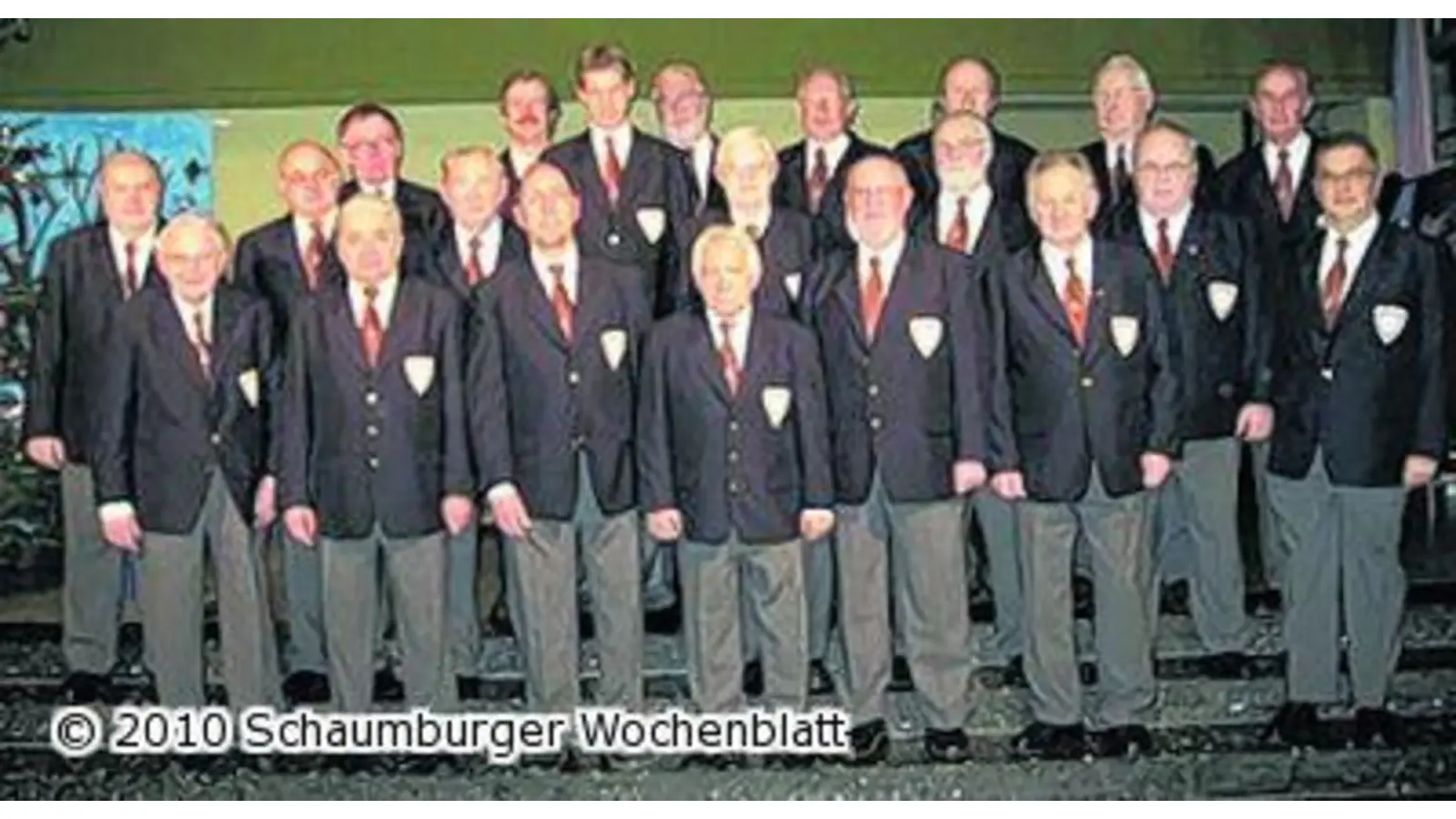 Sänger in einheitlichem Outfit (Foto: ste)