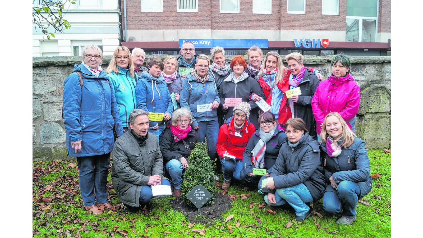 Pflanzung des dritten symbolischen Baumes (Foto: red)