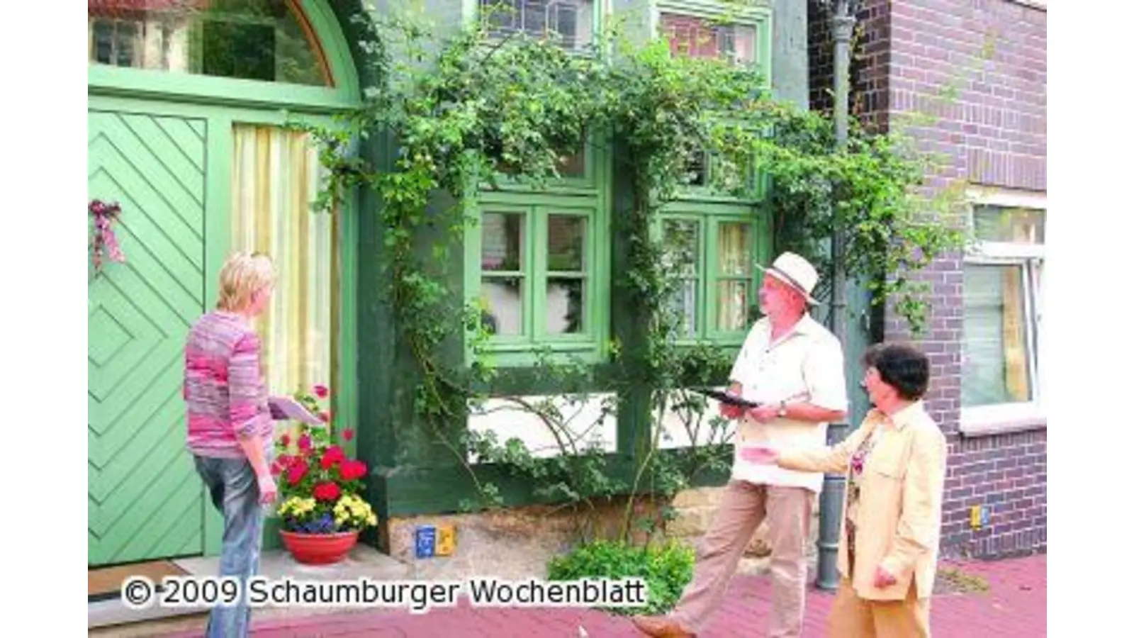 Fachleute suchen die schönste Blumenpracht (Foto: bb)