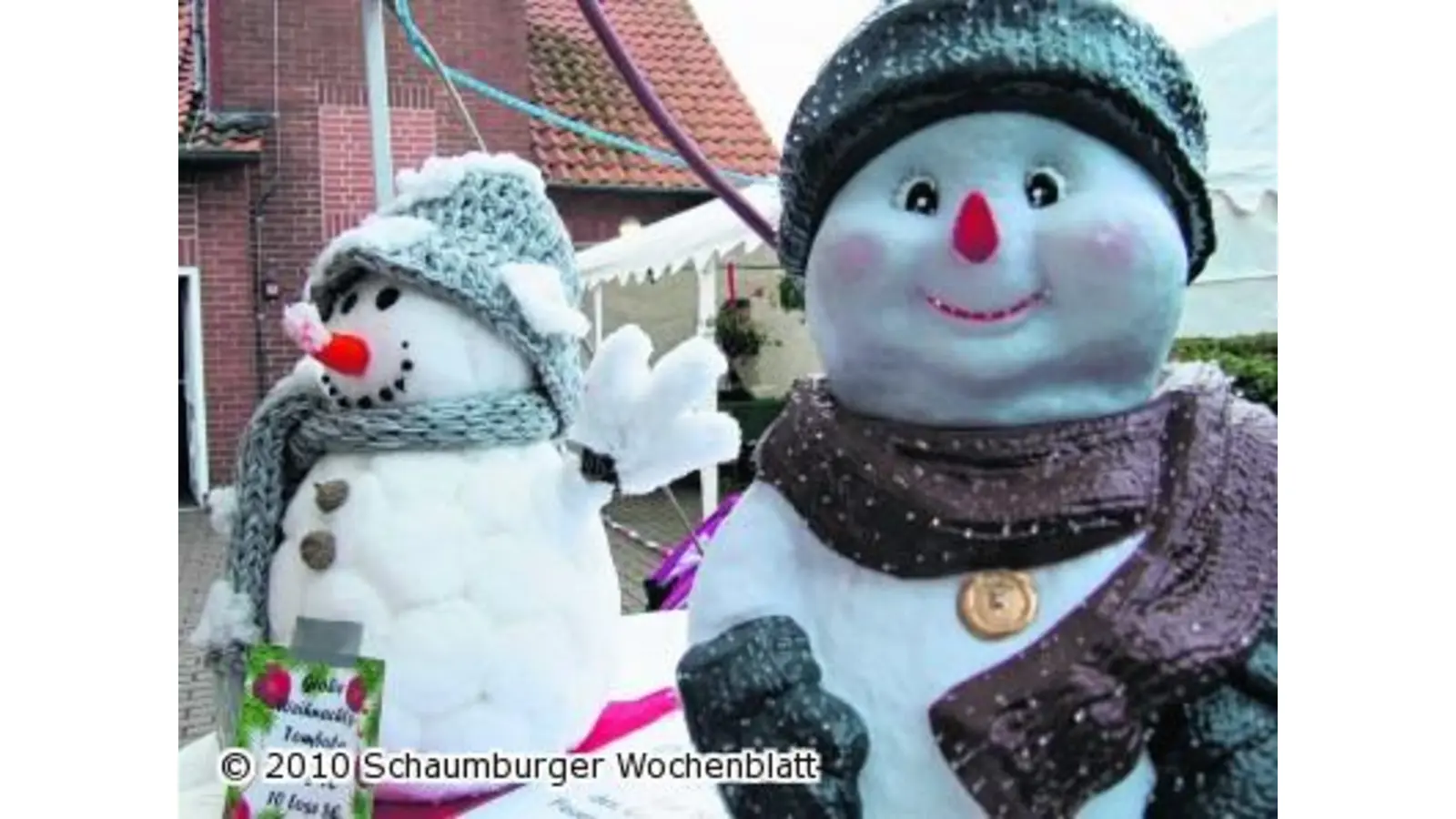 In der gemütlichen Zeltstadt gibt es den ersten Glühwein (Foto: tt)