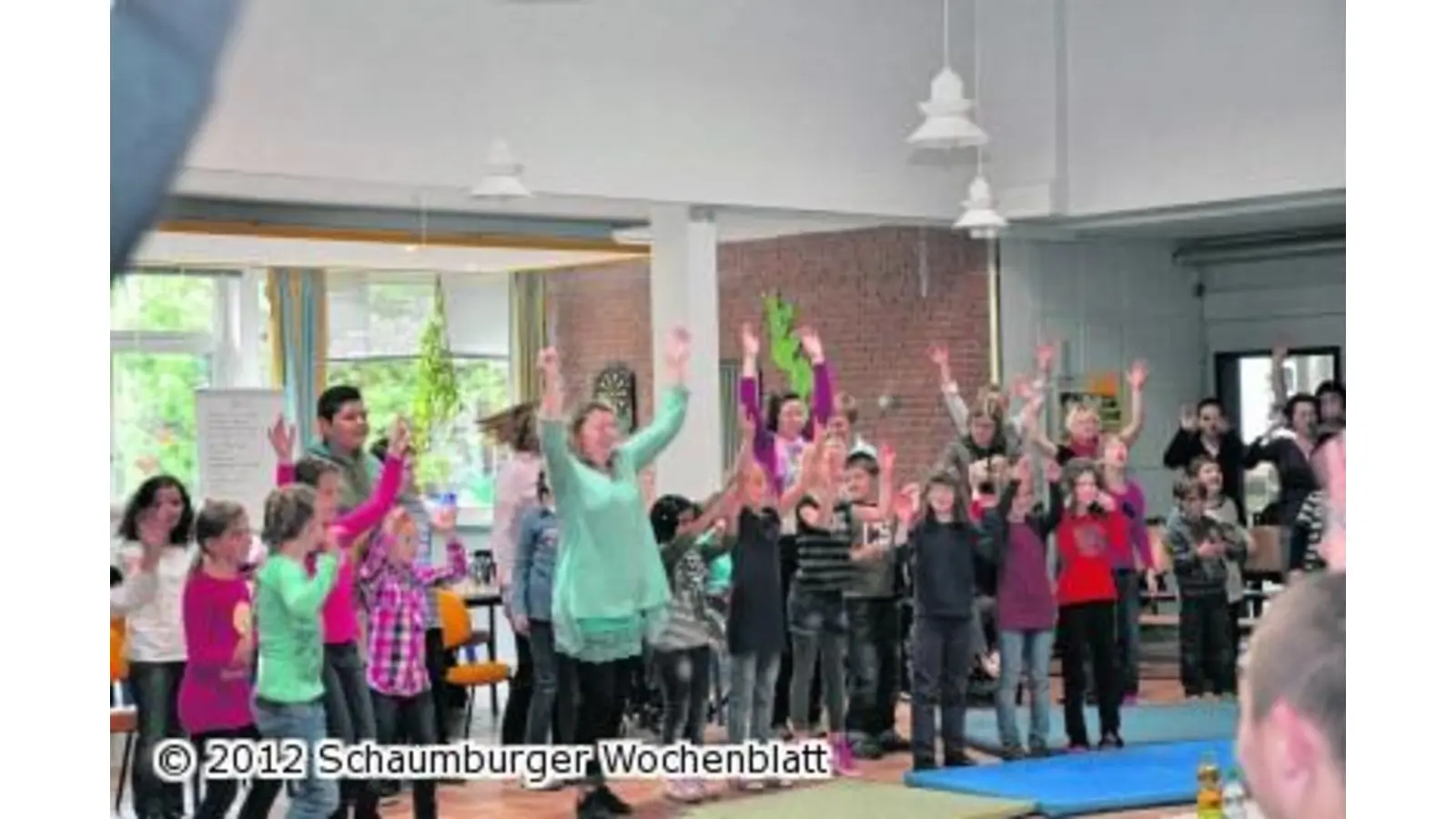Afrika bringt mit Musik Kinder in Bewegung (Foto: nb)