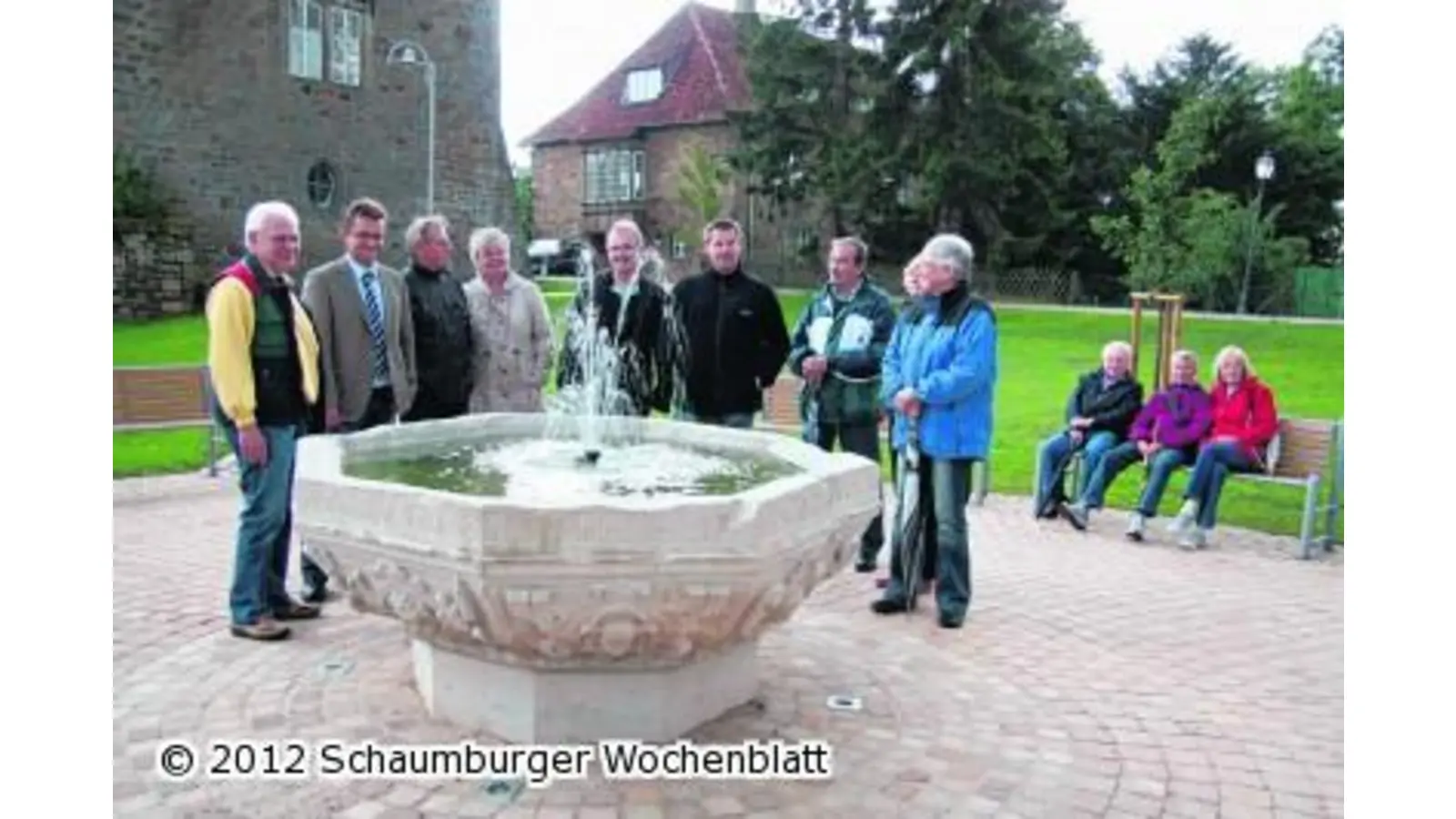 Stadtrat und Bürger weihen den neuen Schlossgarten ein (Foto: gi)