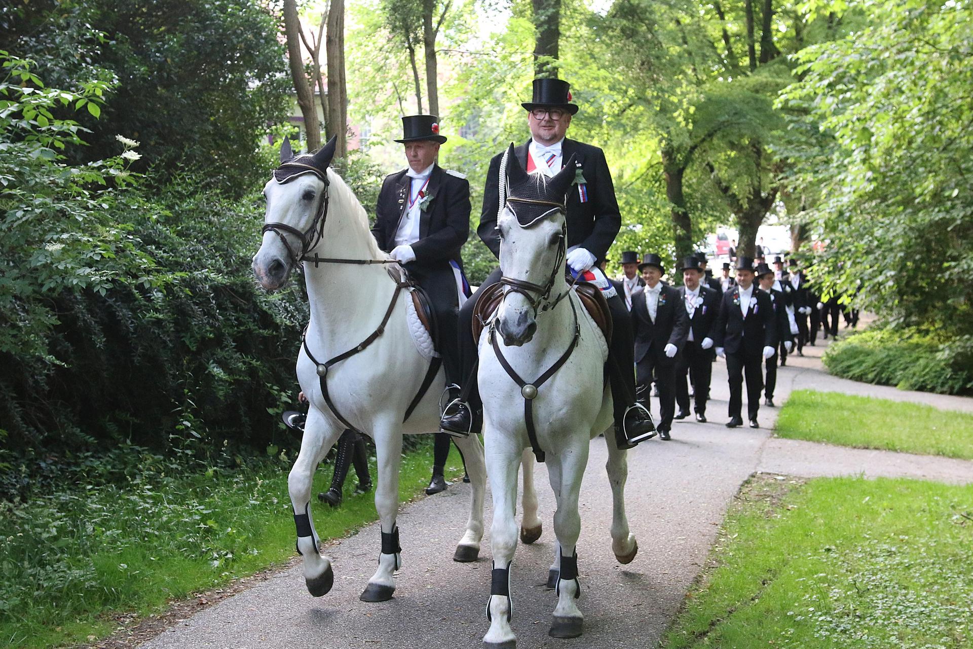 Die Stadthäger haben am Mittwoch den Start des Schützenfestes fröhlich gefeiert.  (Foto: bb)