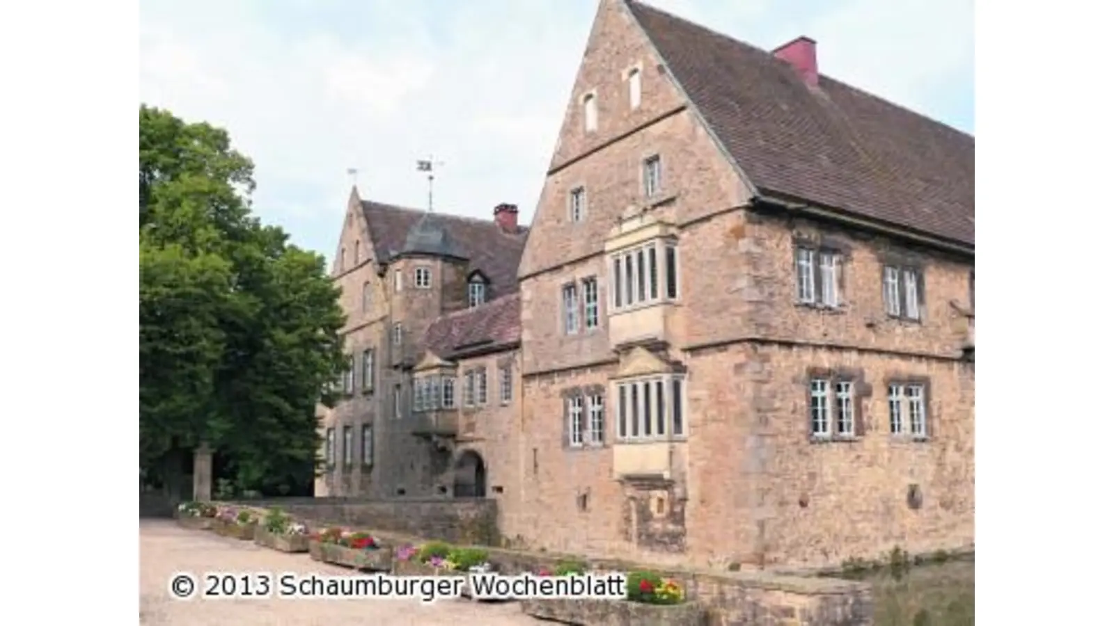 Braune Schilder sollen werben (Foto: al)