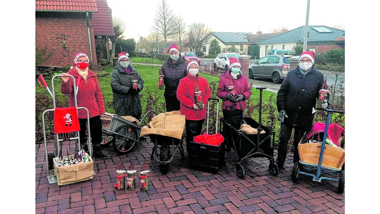 DRK-Frauen schenken Kerzen (Foto: al)