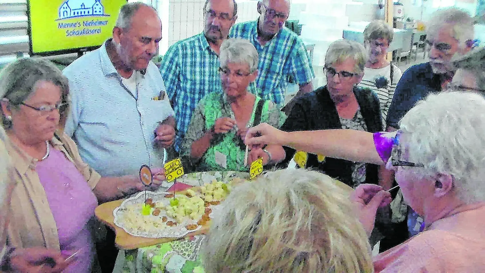 Spontanes Orgelkonzert erfreut die Chormitglieder (Foto: red)