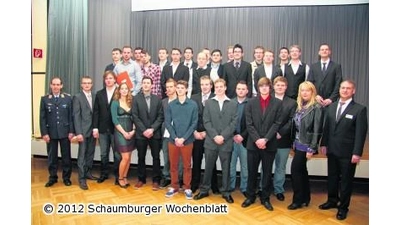 Flieger überreichen Prüfungszeugnisse (Foto: gi)