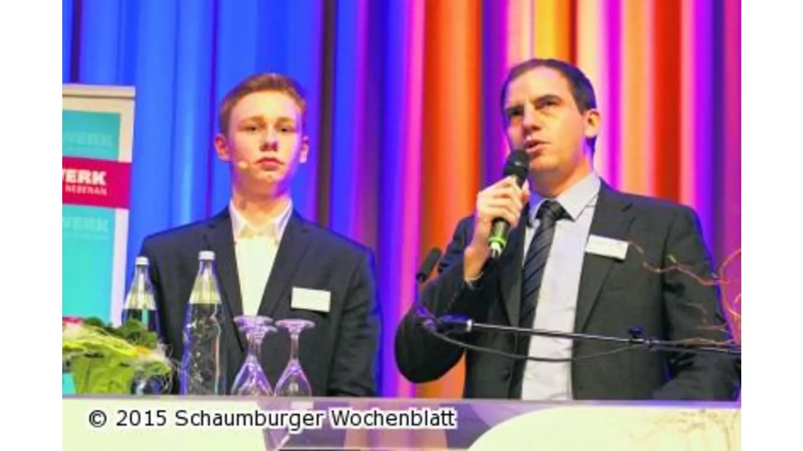Schüler stellen Fragen zu Politik und Wirtschaft (Foto: red)