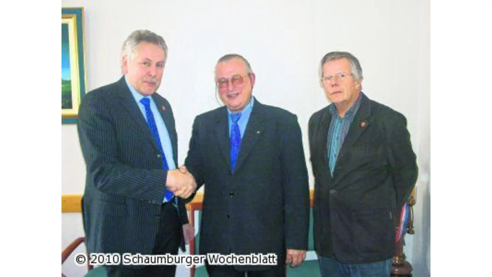 Dank an Schiedsmänner Helmut Laux und Wilfried Battermann (Foto: red)