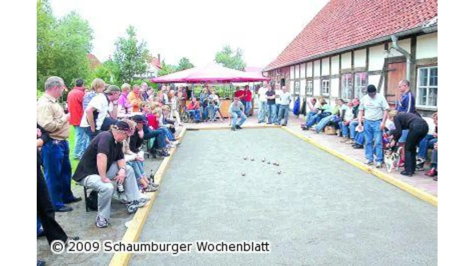 In Lauenhagen wird drei Tage lang emsig geboult (Foto: wtz)