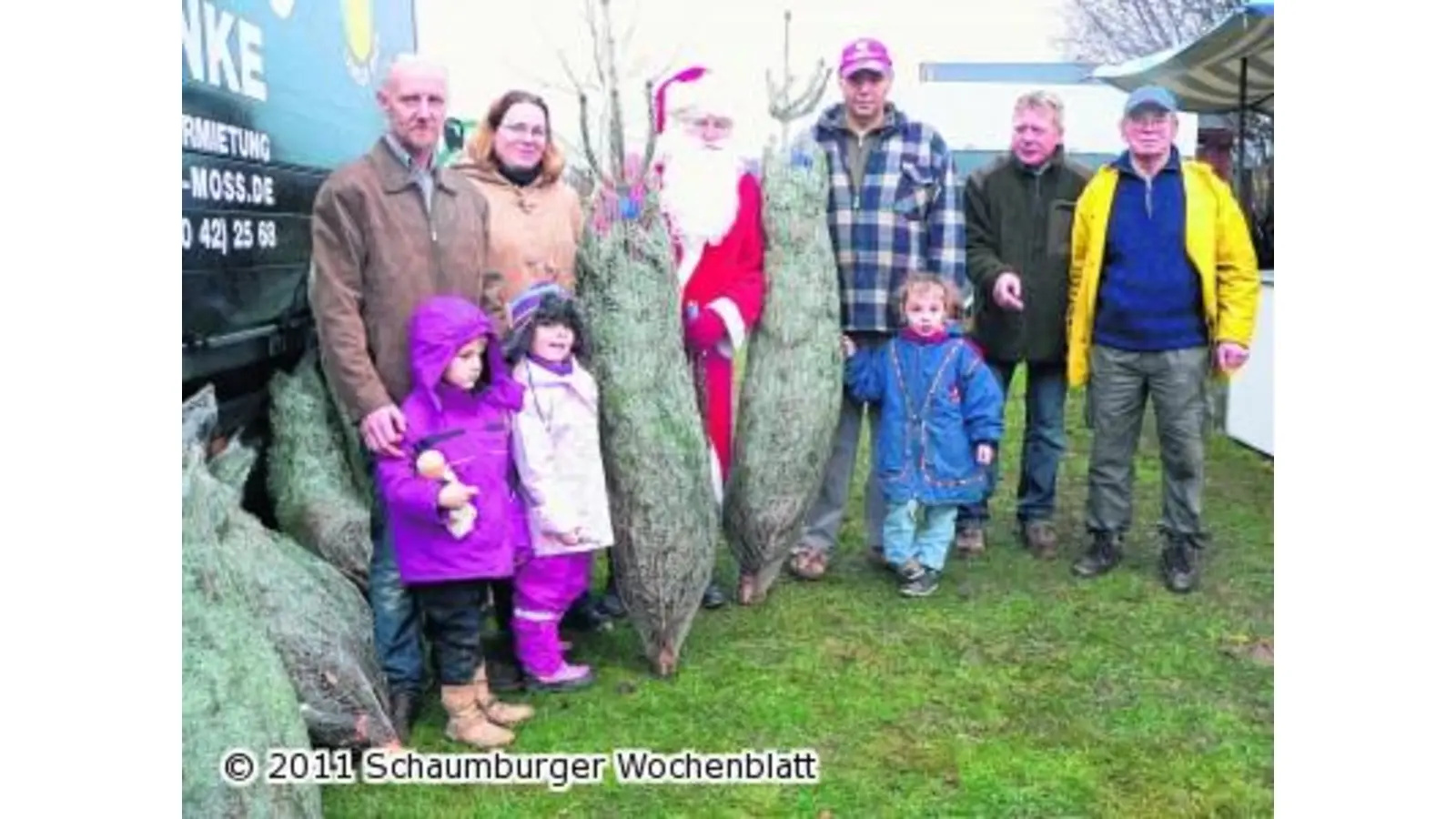 Weihnachtsbäume für die Bürgerhilfe (Foto: al)