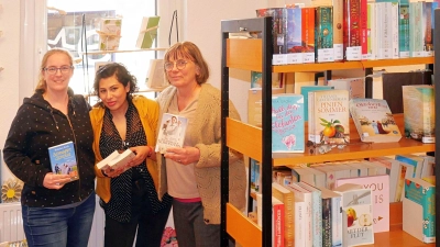 Freude in der Bücherei auf die Neueröffnung mit neuen Räumlichkeiten. (Foto: gk)