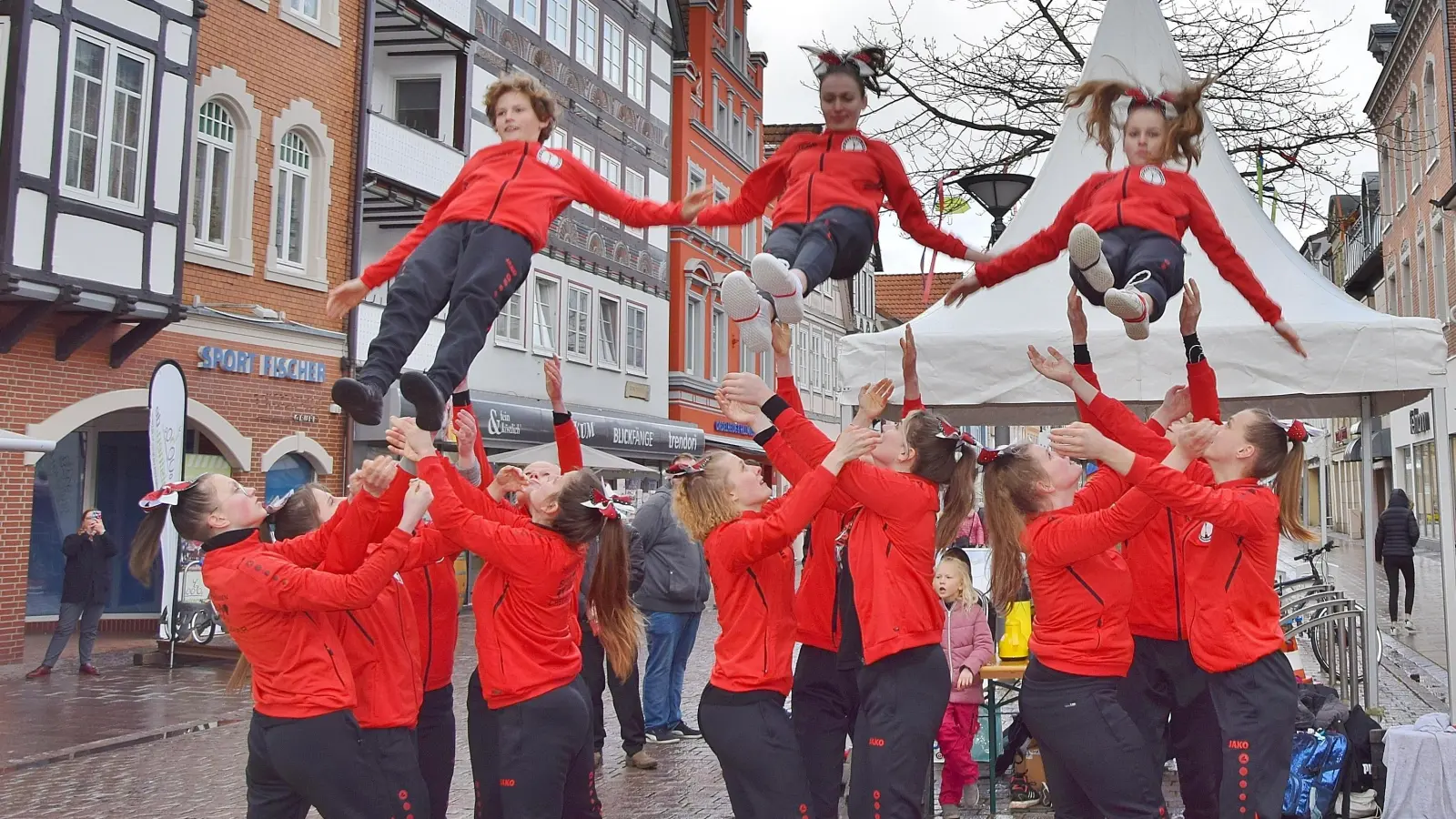 Sportlich geht es rund um den Marktplatz und in der Fußgängerzone zu. (Foto: ste)