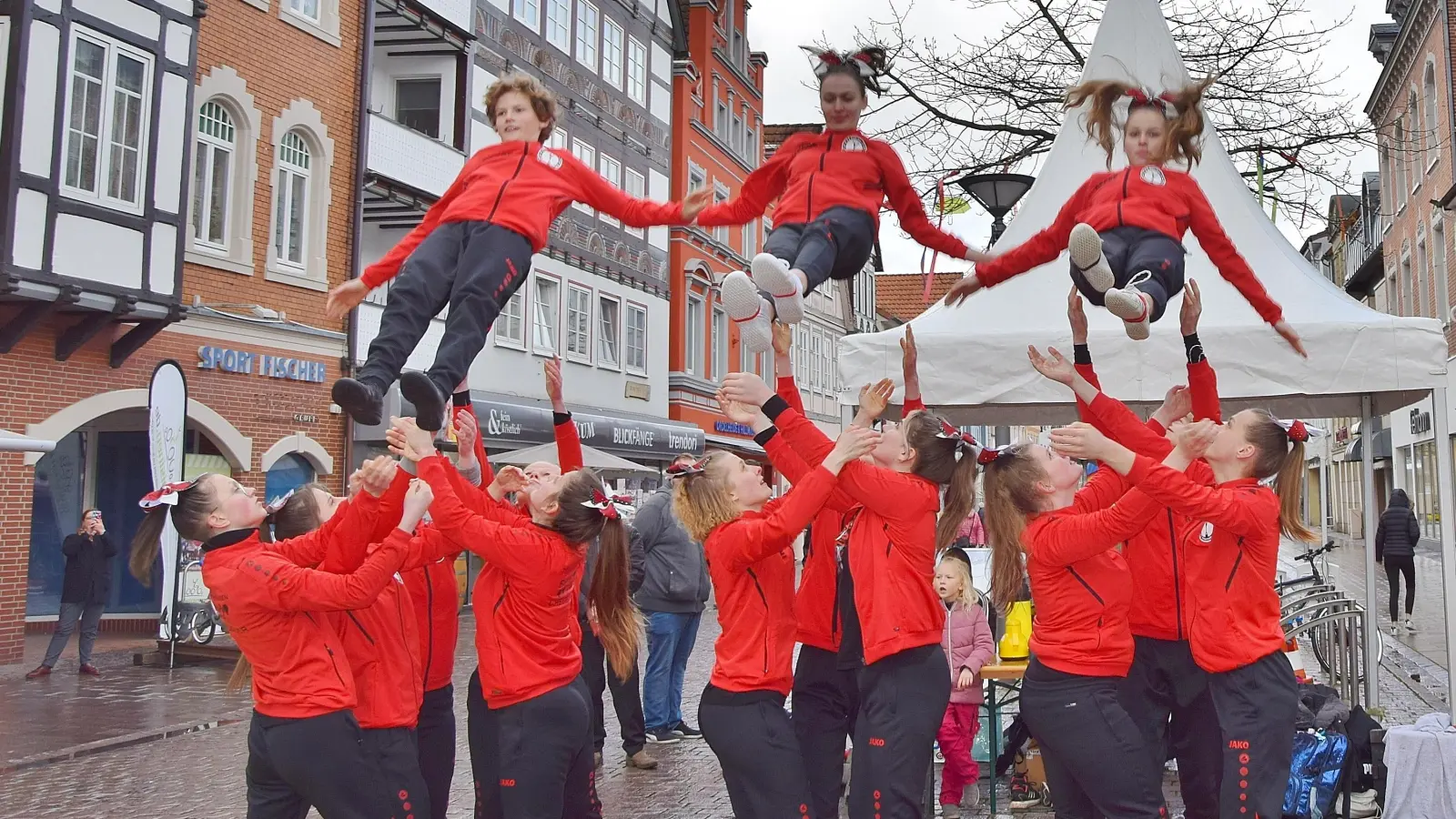 Sportlich geht es rund um den Marktplatz und in der Fußgängerzone zu. (Foto: ste)