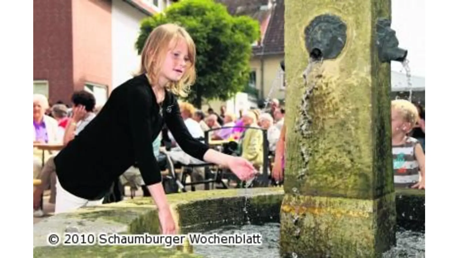 Sachsenhäger eröffnen ihren neugestalteten Marktplatz (Foto: bb)