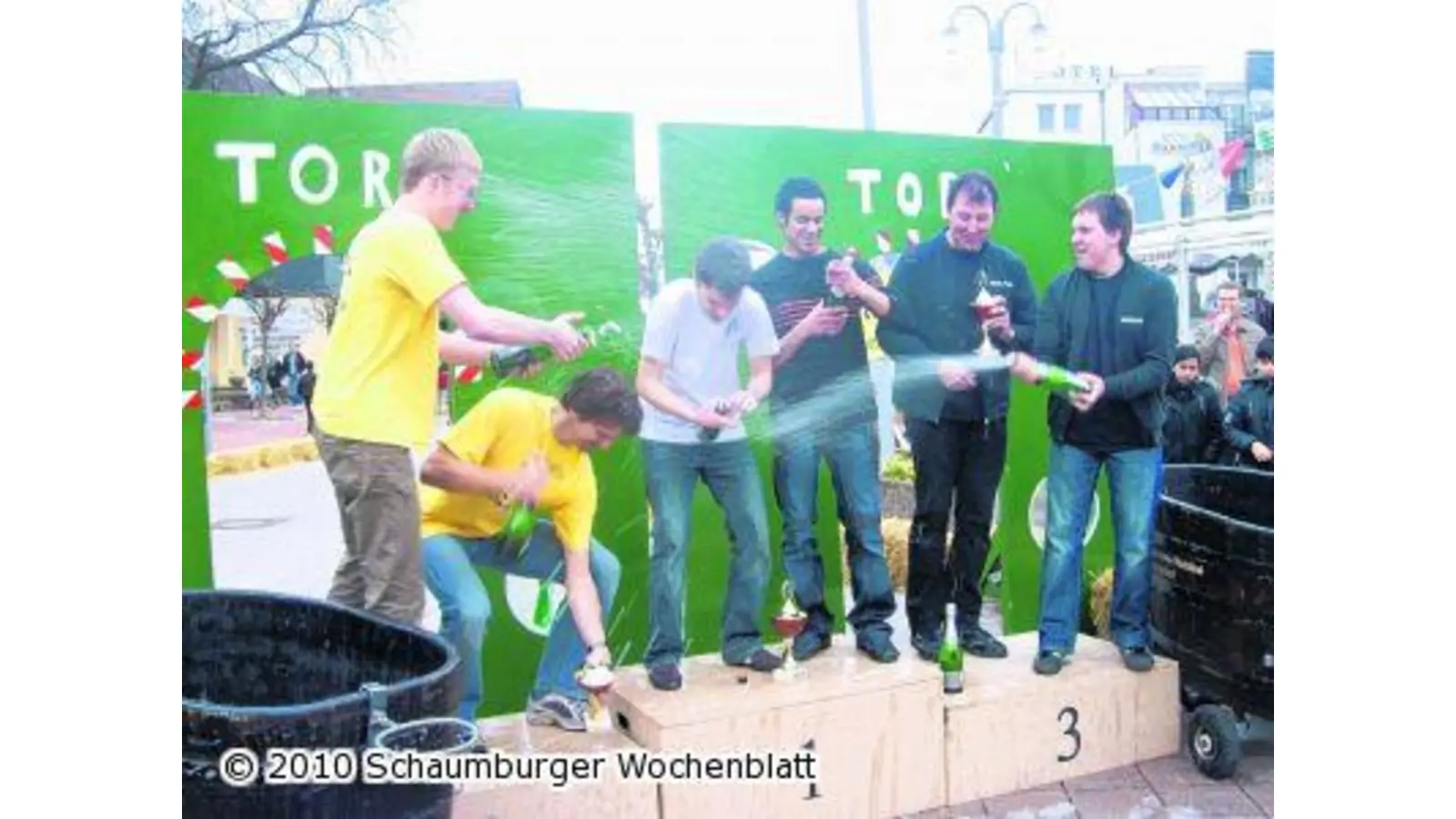 Im Zeichen der WM kämpfen zehn Zuber-Teams um Pokale (Foto: red)